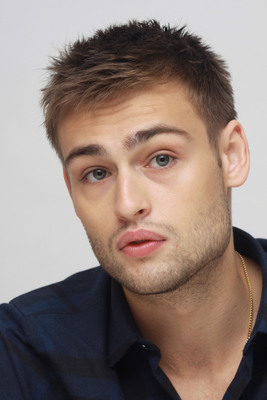 Douglas Booth Poster G685215