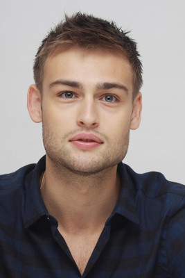 Douglas Booth Poster G685216