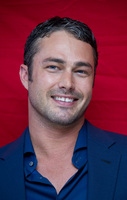 Taylor Kinney Mouse Pad G686484