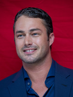 Taylor Kinney Mouse Pad G686486