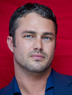 Taylor Kinney puzzle G686489