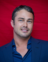 Taylor Kinney Mouse Pad G686490