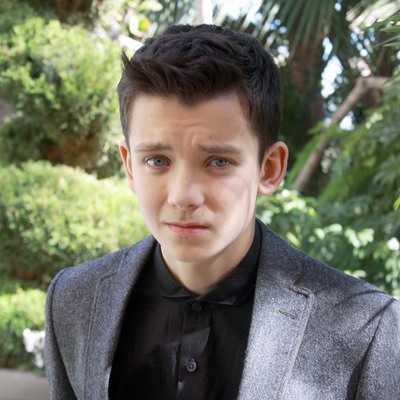 Asa Butterfield Mouse Pad G687159