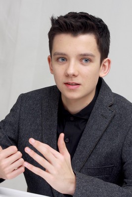 Asa Butterfield puzzle G687163