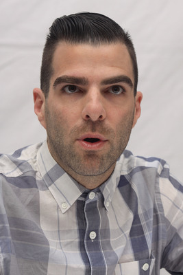 Zachary Quinto Poster G687242