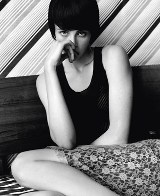 Edie Campbell Poster G692866