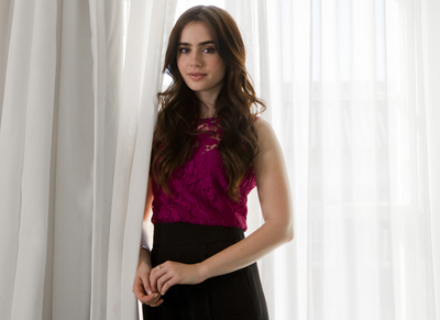Lily Collins Stickers G708373