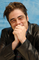 Benicio del Toro magic mug #G718075