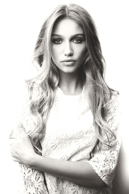 Cailin Russo Poster G718332