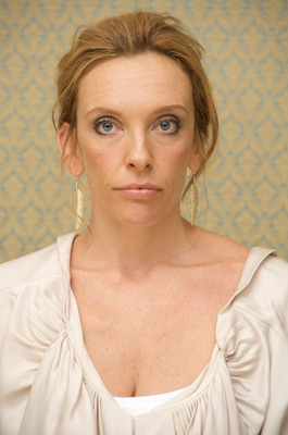 Toni Collette puzzle G718819