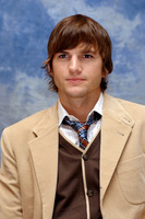 Ashton Kutcher Longsleeve T-shirt #1174664