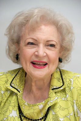Betty White puzzle G729108