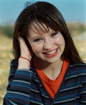 Emily Browning Poster G73182