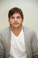 Ashton Kutcher Longsleeve T-shirt #1195596