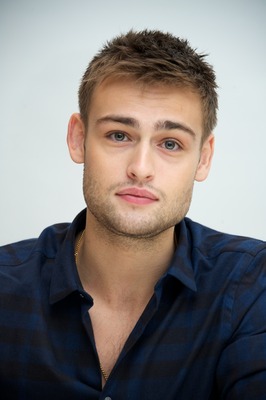 Douglas Booth Poster G735372