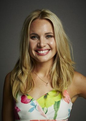 Leah Pipes Poster G736348