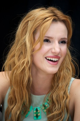 Bella Thorne Mouse Pad G737903