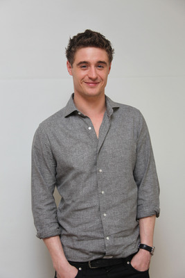 Max Irons Mouse Pad G747853