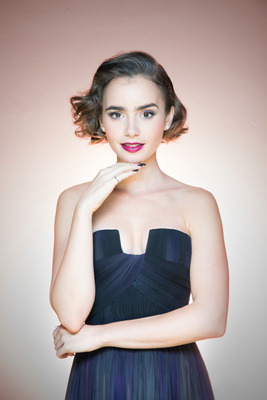 Lily Collins Poster G753010