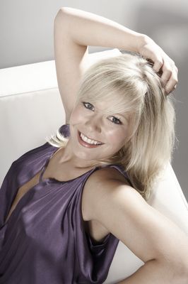 Suzanne Shaw Poster G759082