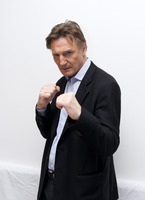 Liam Neeson Mouse Pad G759105