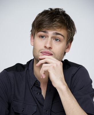 Douglas Booth Poster G759513