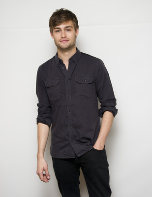 Douglas Booth Poster G759515