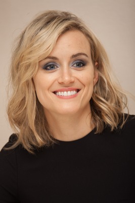 Taylor Schilling Poster G762708
