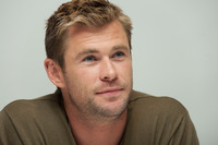 Chris Hemsworth hoodie #1230057