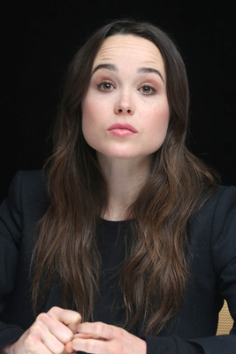 Ellen Page Poster G765498