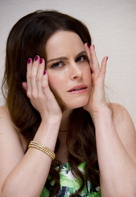 Emily Hampshire Poster G766067