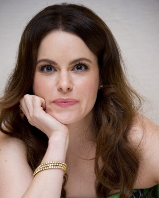 Emily Hampshire Poster G766076
