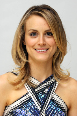 Taylor Schilling Poster G767360