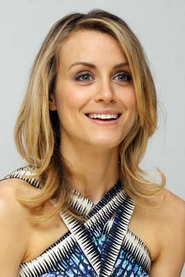Taylor Schilling Poster G767374