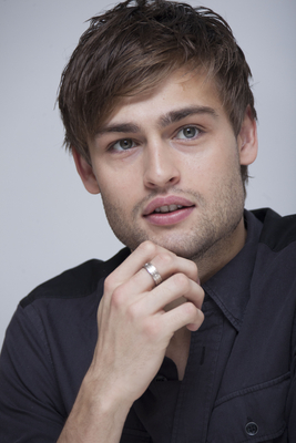 Douglas Booth Poster G767809