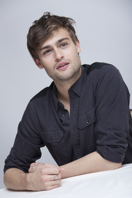 Douglas Booth Poster G767812
