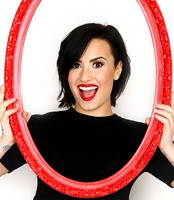 Demi Lovato Longsleeve T-shirt #1238763