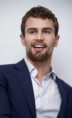 Theo James puzzle G775770