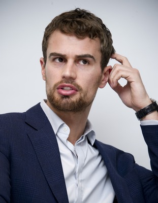 Theo James Stickers G775771