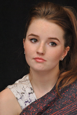 Kaitlyn Dever Stickers G780677