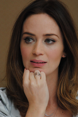 Emily Blunt Poster G782825