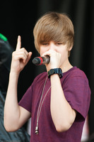 Justin Bieber Longsleeve T-shirt #1293719