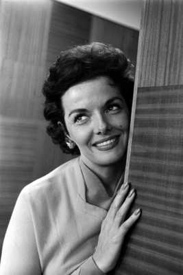 Jane Russell puzzle G821440