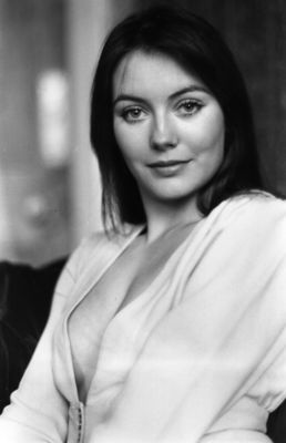 Lesley Anne Down Poster G833570