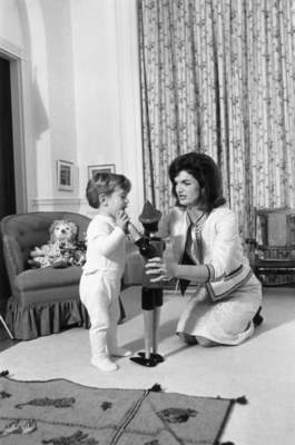 Jacqueline Kennedy Onassis Poster G845231