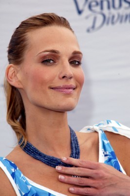 Molly Sims puzzle G85275
