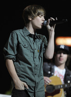 Justin Bieber Longsleeve T-shirt #1418676