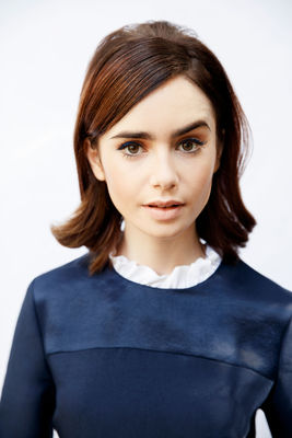 Lily Collins Poster G917275