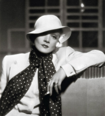 Marlene Dietrich Poster G926537