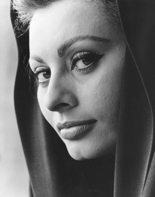 Sophia Loren tote bag #G92818